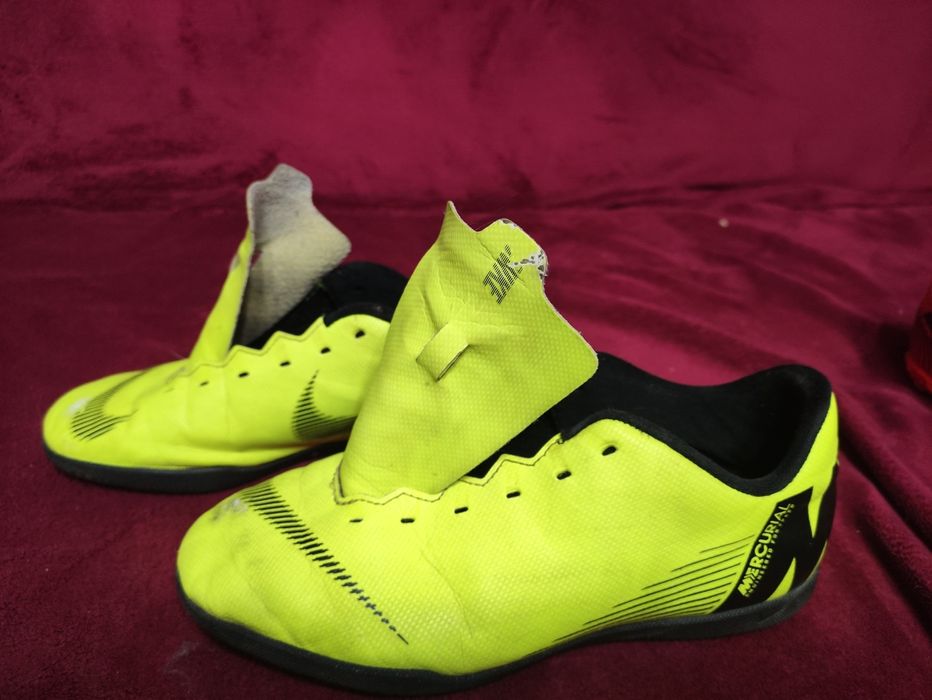 Buty piłkarskie Nike r. 38