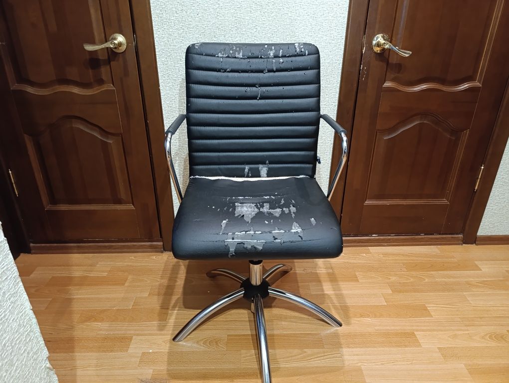 Продам офисное стуло