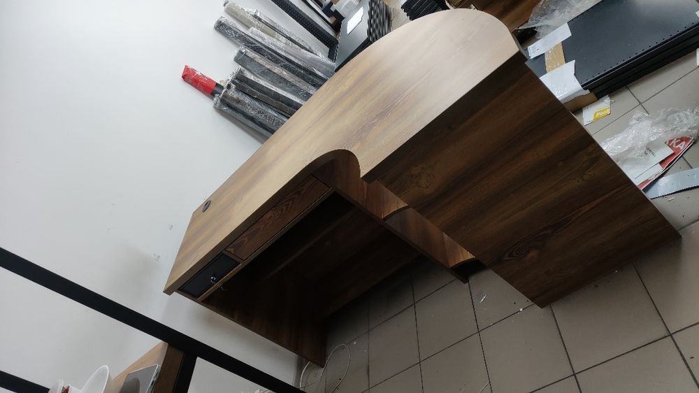 Стол касса витрина