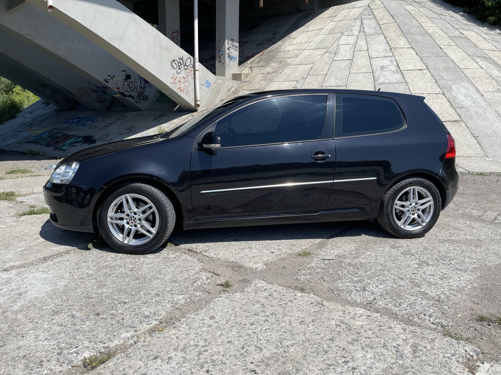 Продам VW Golf 5 1.6MPI 2005р