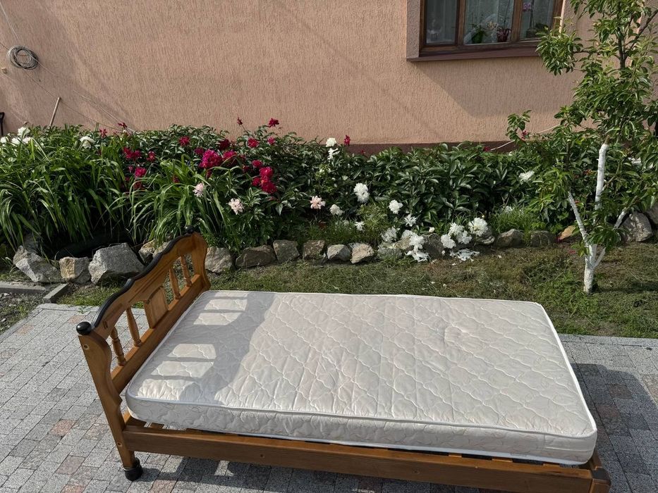 Ліжко  дерев'яне