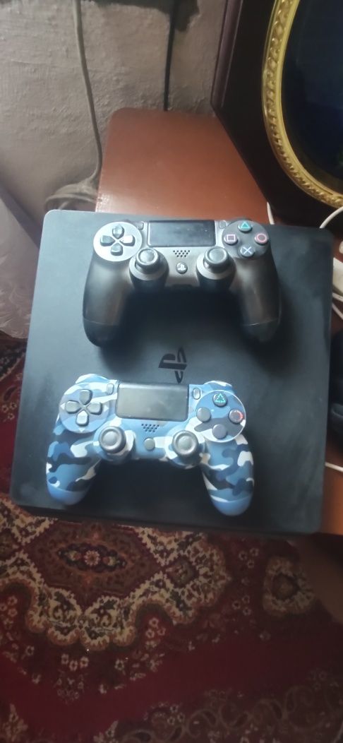 Playstation 4 slim 500g з двома геймпадами та аккаунтом