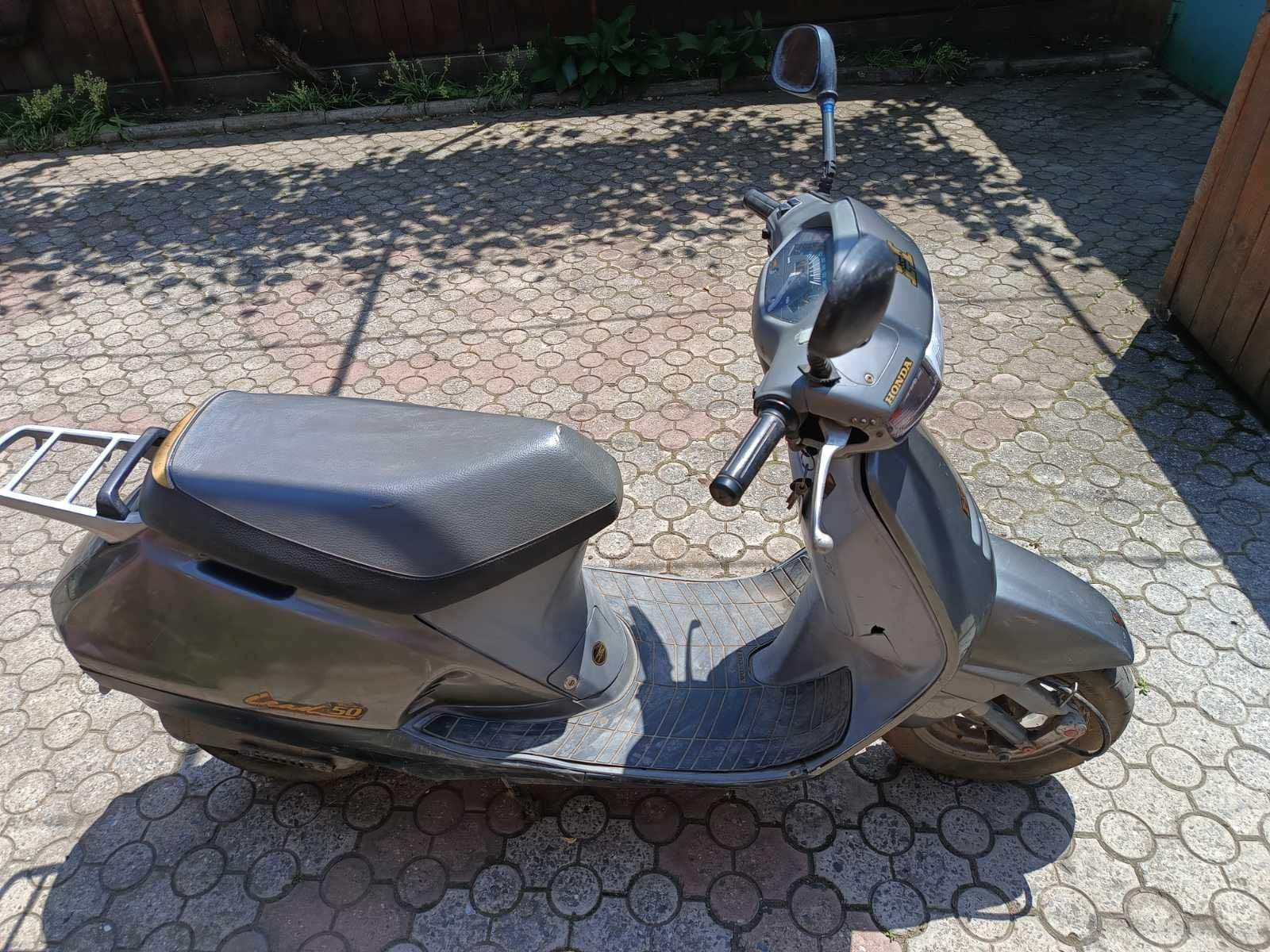 Honda Lead AF 20