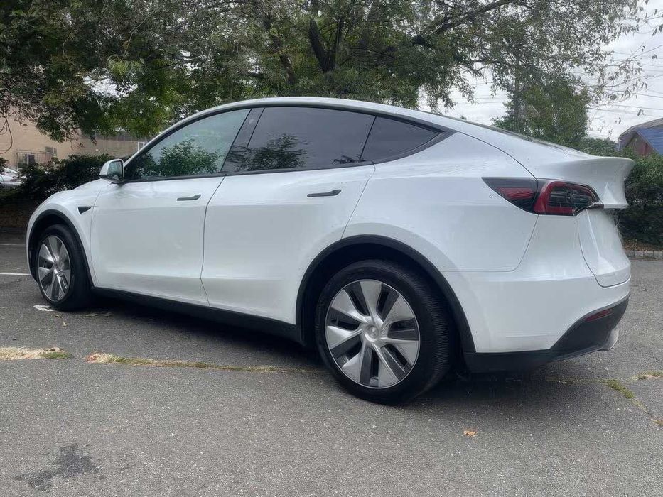 Tesla Model Y Long Range      2023