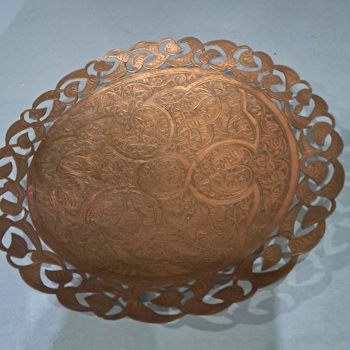 Miedziana stara patera ręcznie kuta