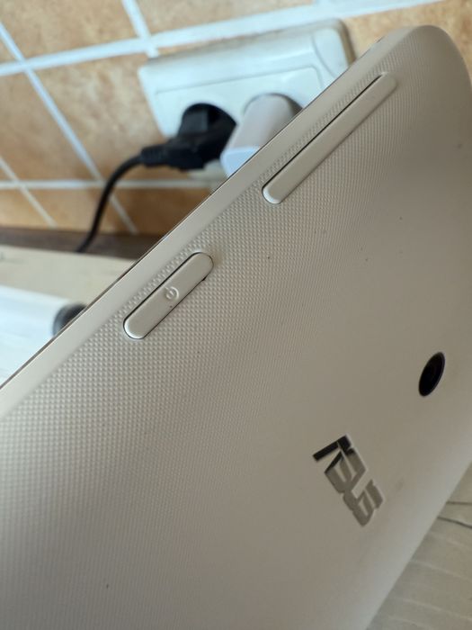 Планшет Asus K012