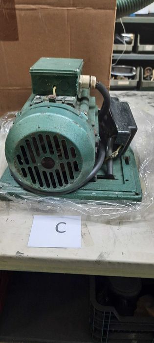 Motor Eléctrico Trifásico (C )--1.4 Cv ---1500 rpm--com Base quadrada