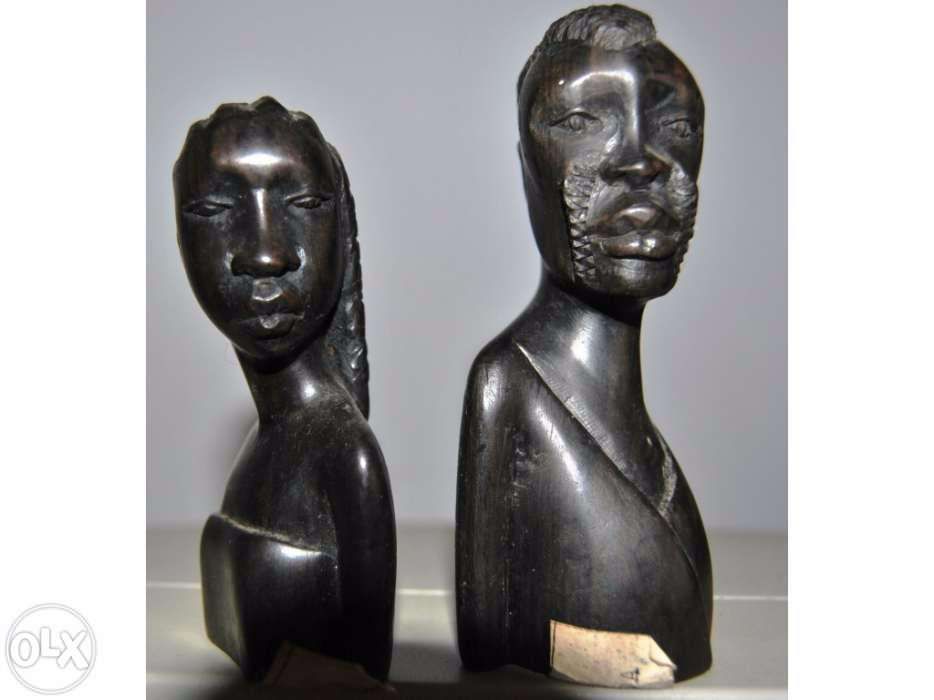 Esculturas em pau preto