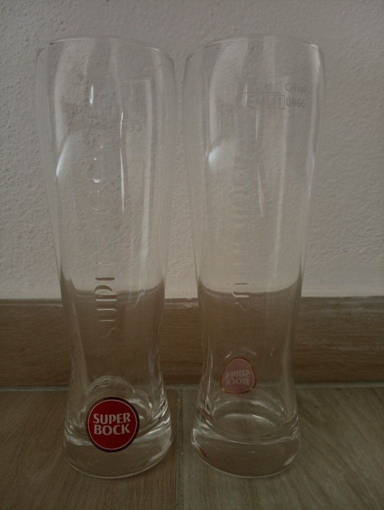 Vários copos super bock