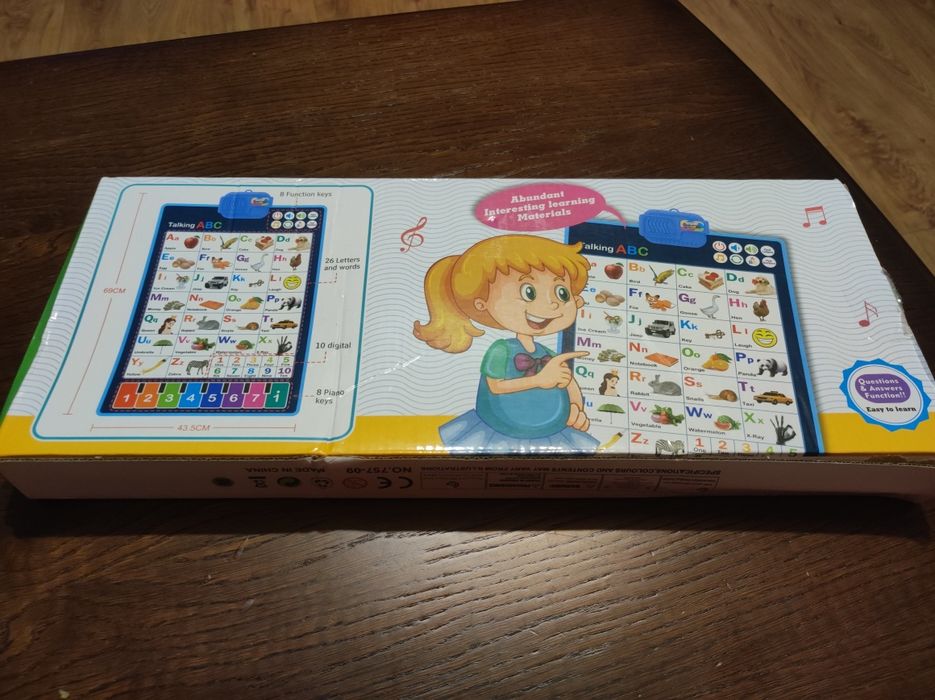 Interaktywna tablica ścienna z alfabetem