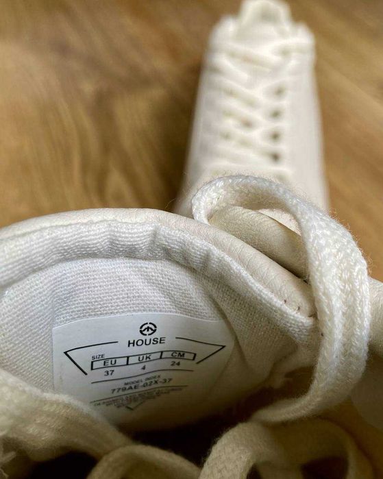 Кеди House молочного кольору 37р, нові (23.5см)