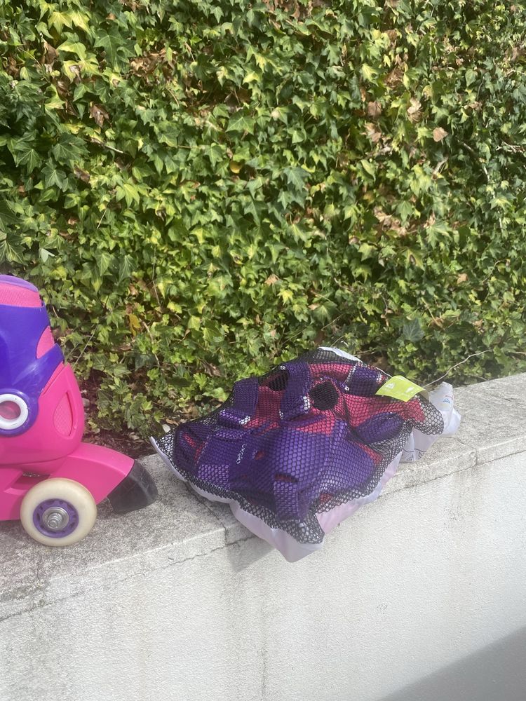 Patins Decathon com cotoveleiras e joalheiras