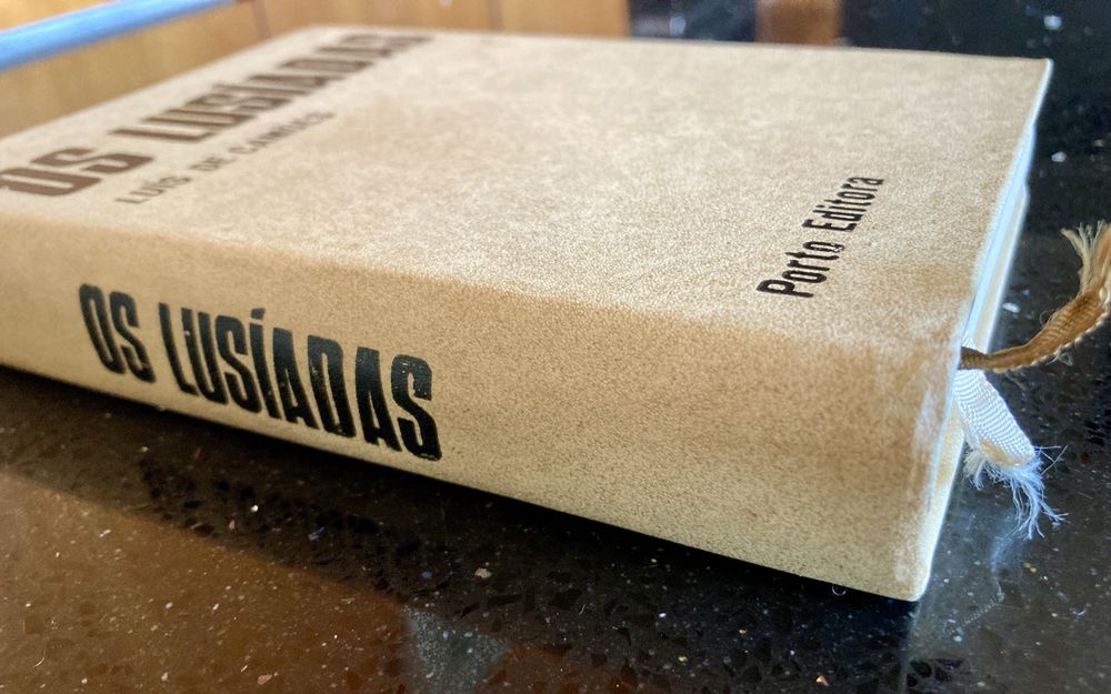 Livro “Os Lusíadas” de Camões 1977