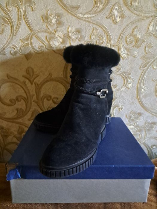 Зимові чобітки  із замші.