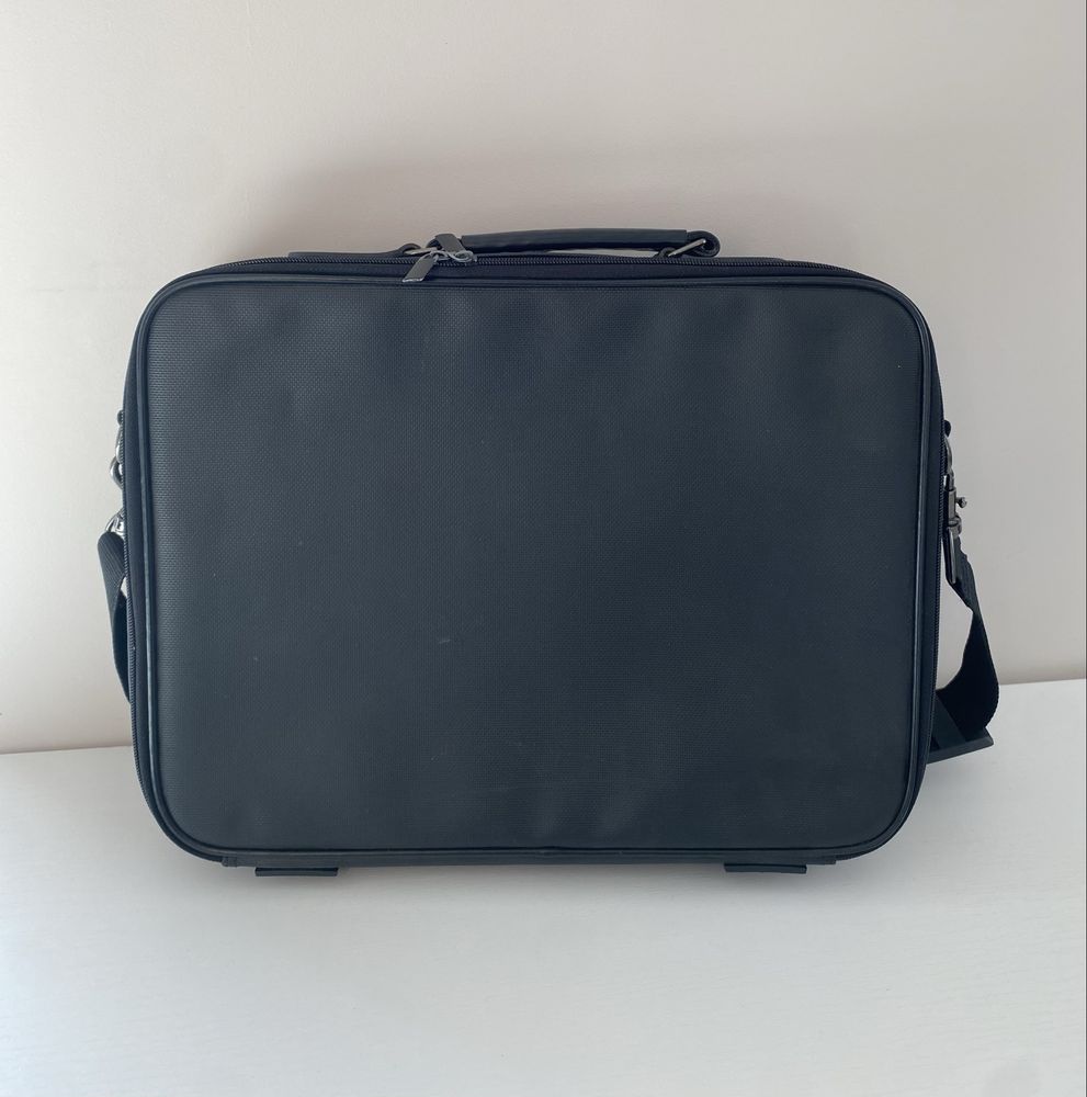 Etui na Laptopa czarne nowe