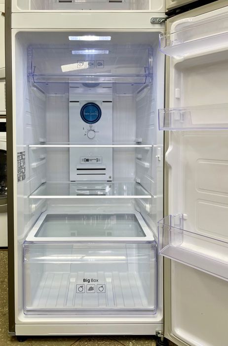 Холодильник Samsung