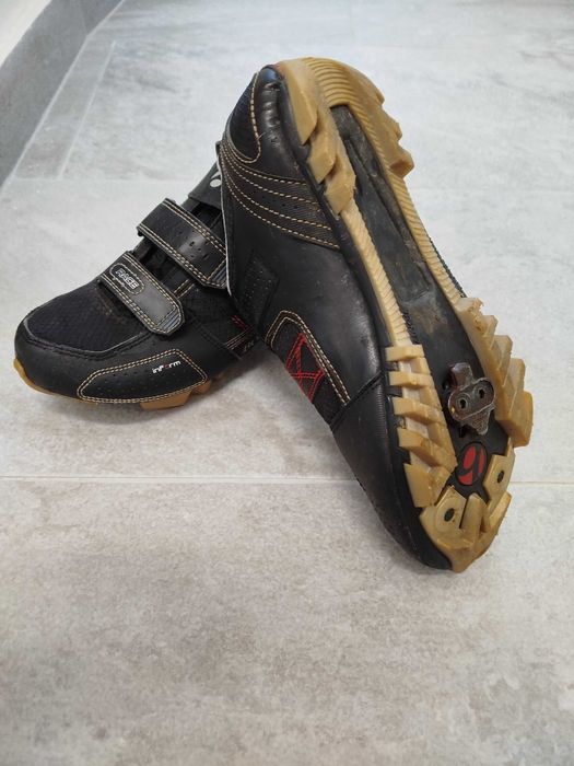 Pedais de Encaixe Shimano PDM520 + Sapatos Bontrager