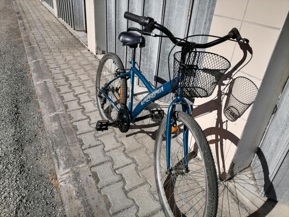 Bicicleta pratecamente sem uso