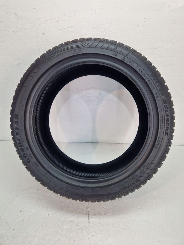 Opona Goodyear Vector 4Seasons 225/45r17/94v