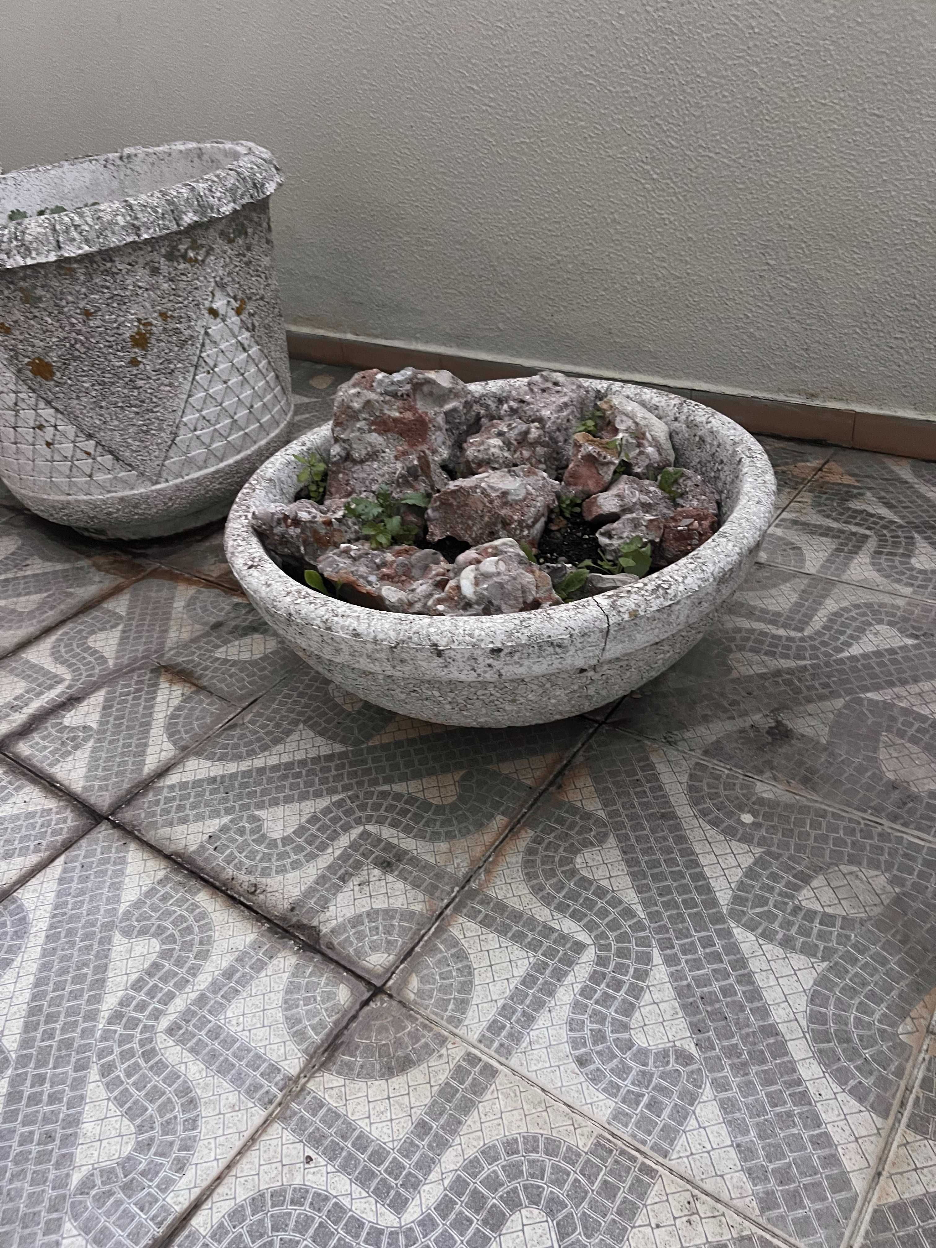 Vende se vasos em betão varios tamanhos