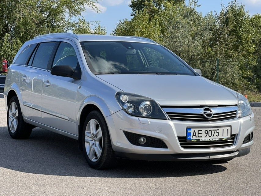 Продам Opel Astra 1.6i automat 2008
