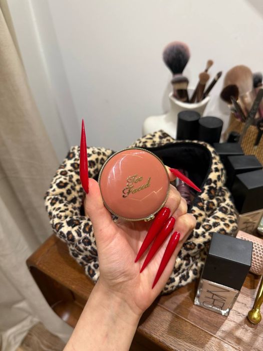 Румʼяна Too Faced