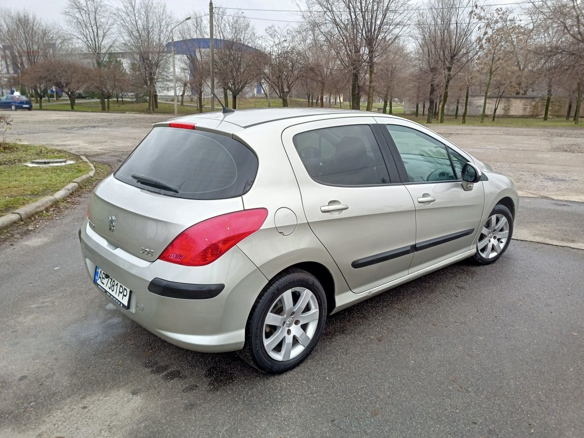 Peugeot 308 1.6 AT автомат