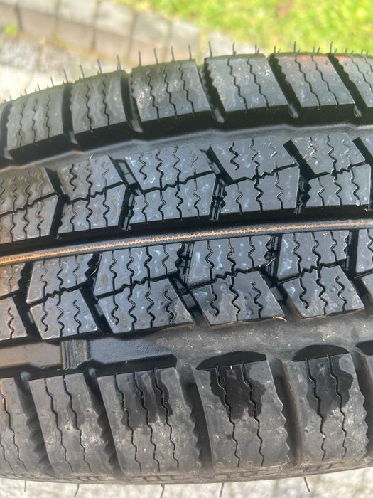 Opony zimowe Nexen Winguard WT1 205/70 R15 + stalowe felgi
