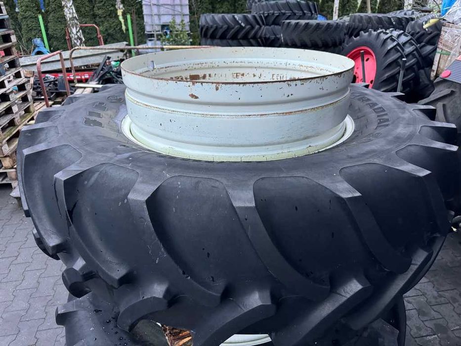 Koła bliźniacze tył R38 opony felgi komplet AGCO VALTRA FENDT MASSEY