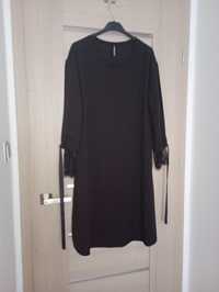 Sukienka czarna z tiulowym rękawem r.48