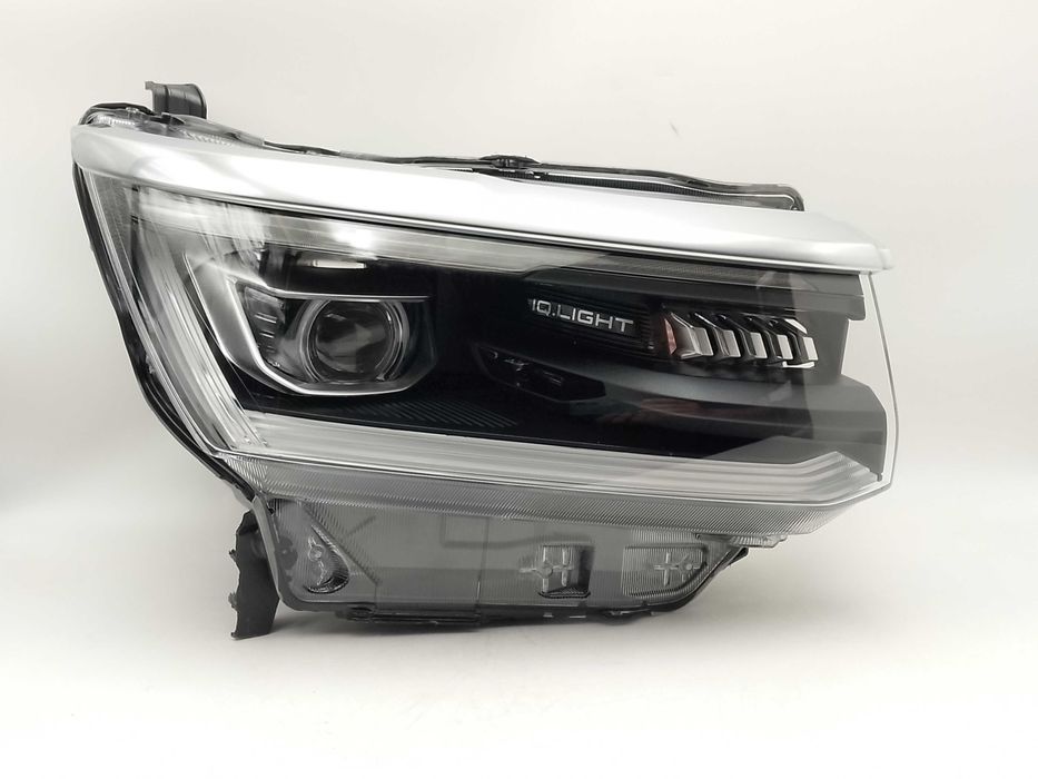 VW AMAROK 2 II 22- Lampa Przednia Prawa Reflektor Full LED IQ EUROPA