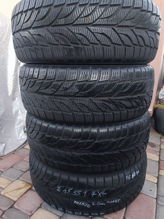 Комплект зимових шин 215/55 R17 XL
