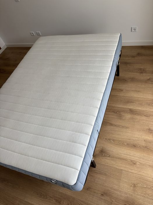 Estrado + colchão 140x200