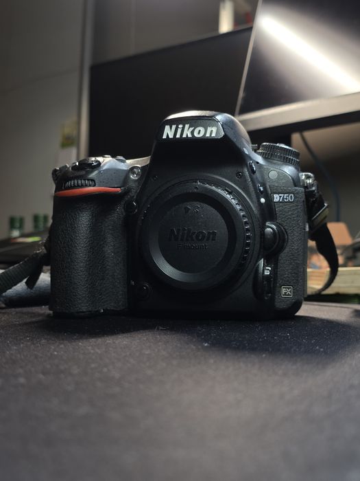 Nikon D750 - body