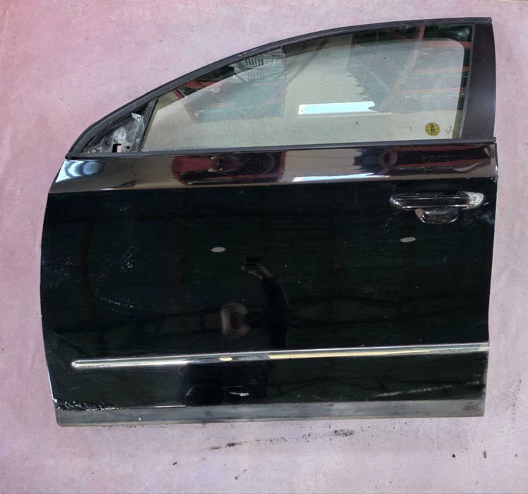 Двері передні VW Passat B6 Ліві Пассат Б6