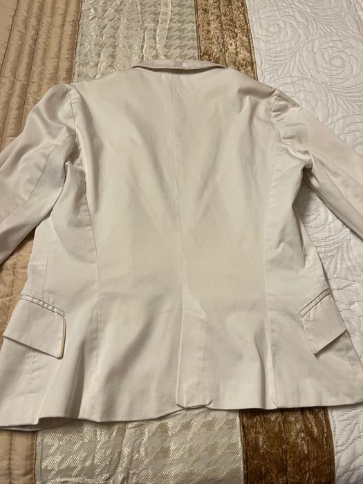 Blazer curto cintado, bege claro (champagne), tamanho 36 da Lefties