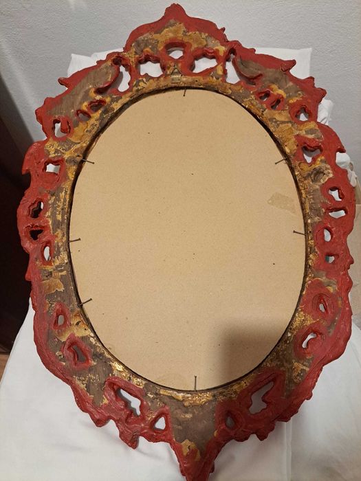 Espelho com moldura em papel maché pintado