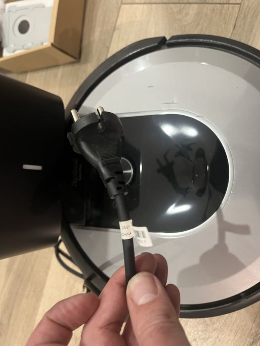 Robot sprzątający iRobot Roomba i7+ srebrny/szary