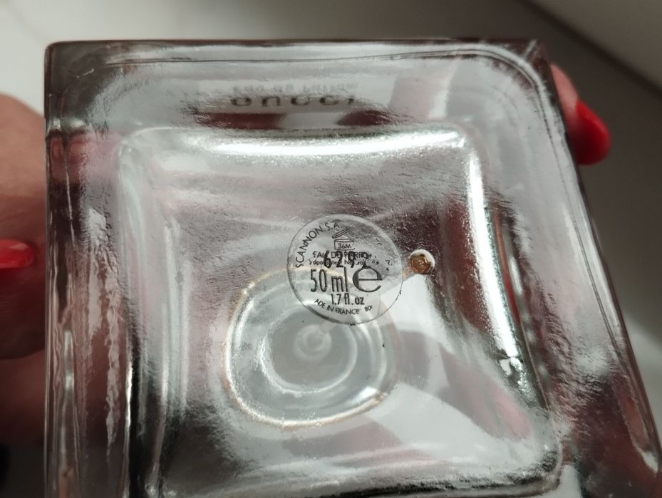 Ozdoba toaletki, szklana buteleczka po perfumach Gucci, nienapełnialna