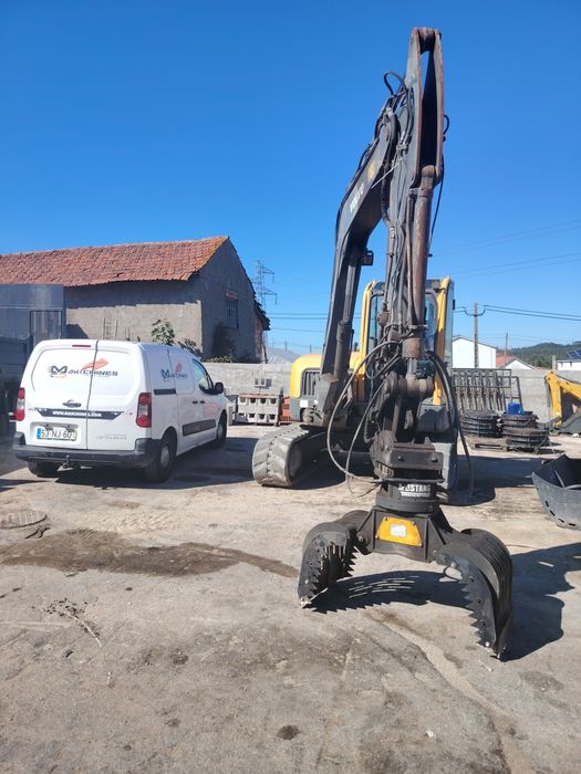 Volvo ECR 88 + pinça hidráulica