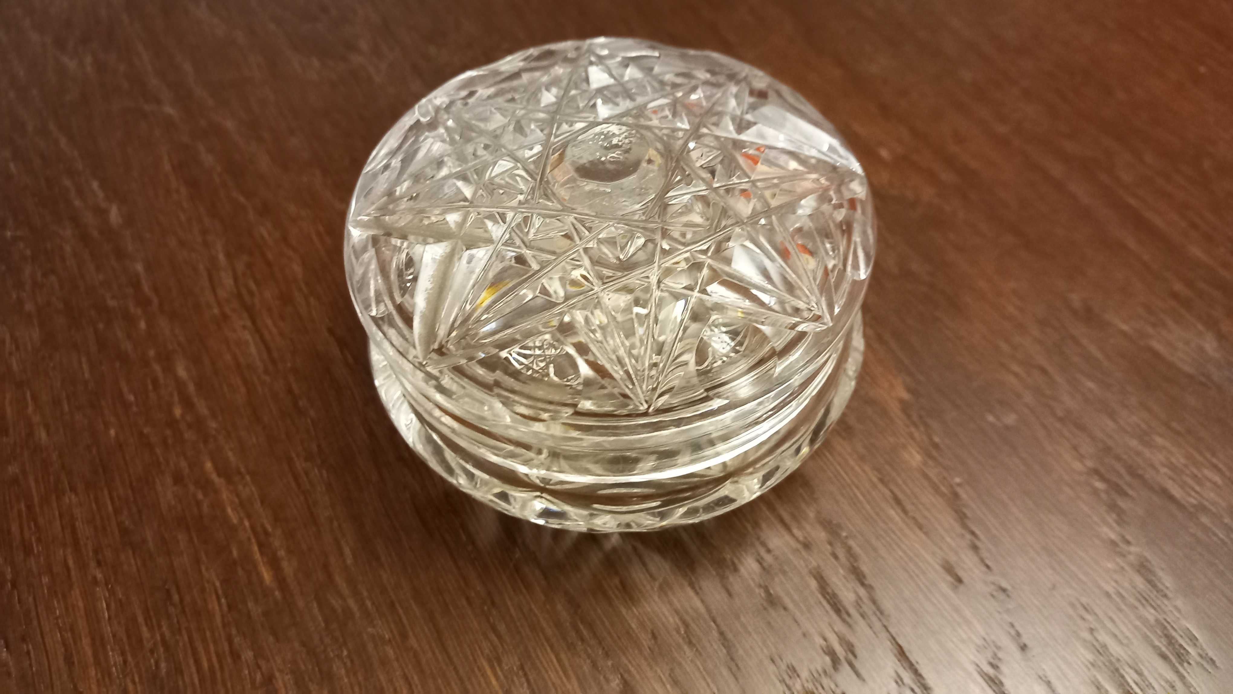 Kryształowa szkatułka na pierścionki lub na perfumy