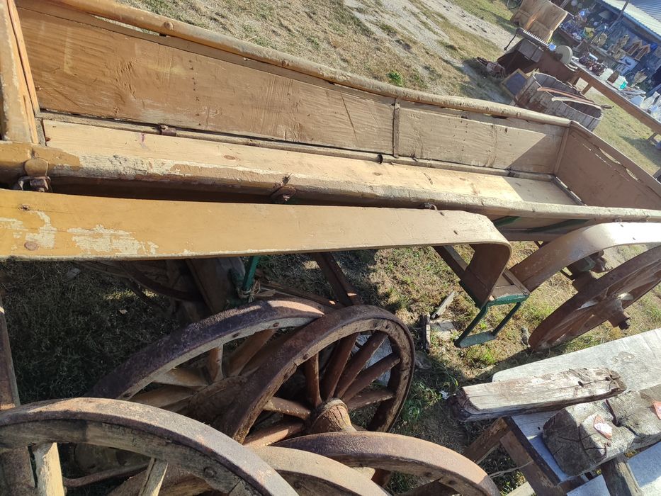 Drewniane duże beczki do ogrodu