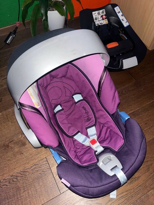 Продам автокрісло Cybex з базою