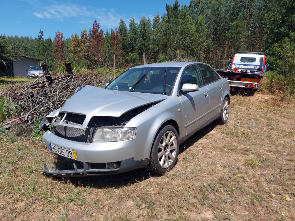 Audi A4 1.9 TDI de 130cv 6velocidades sinistrado com documentos