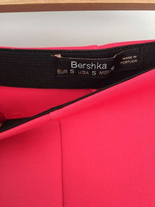 Różowa rozkloszowana spódniczka firmy Bershka, rozmiar S, świetny stan