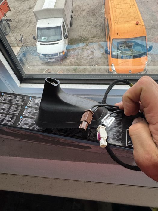 Dacia Duster antena dachowa