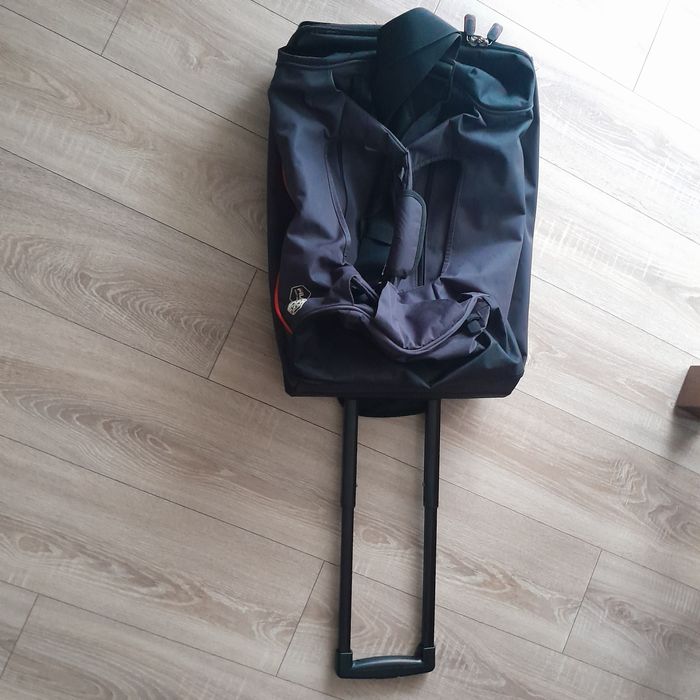 Duża Torba podróżna na kółkach Fila na zamek z wyciąganą rączką