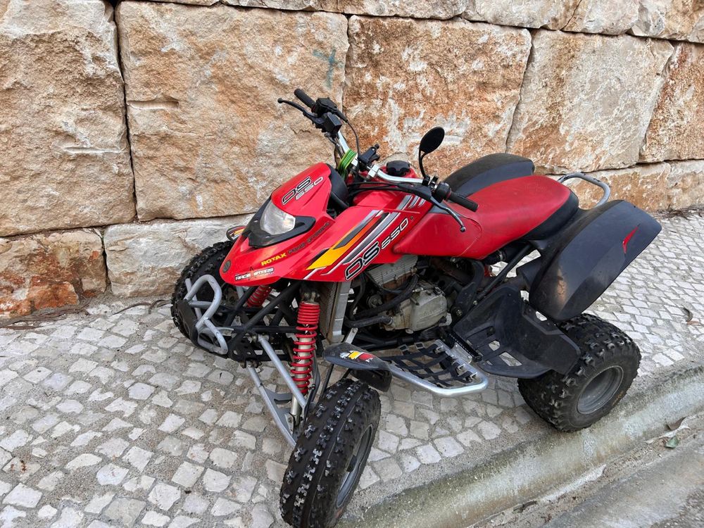 Moto 4 em bom estado Bombardie