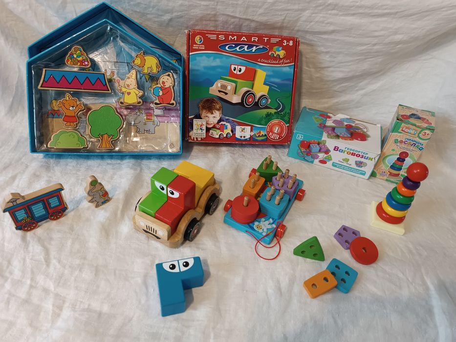 Розвиваючі іграшки з дерева театр Bumba геосортер smart car пірамідка