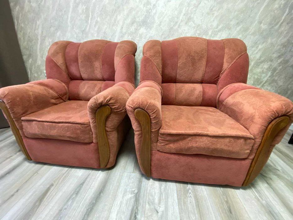 Продам кутовий диван з кріслами